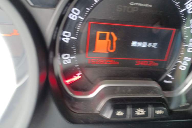 Used Citroen C5 2011 Dongfang Zhilü 3.0L Automatic Flagship Model Odometer Close Up
