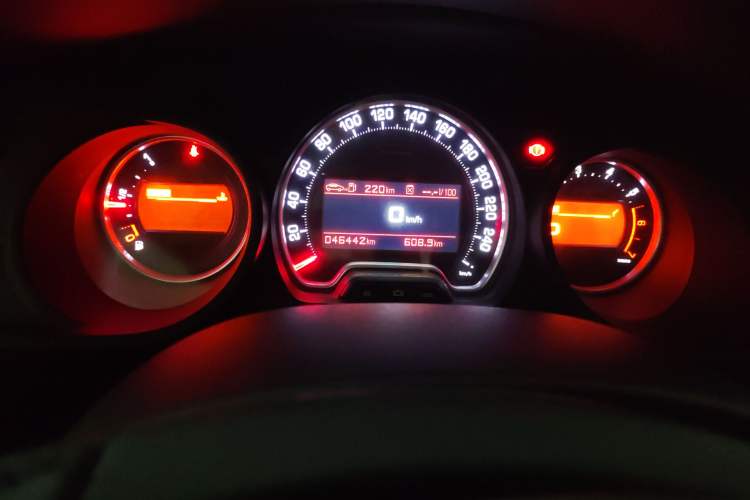 Used Citroen C5 2011 Dongfang Zhilü 3.0L Automatic Flagship Model Odometer Close Up