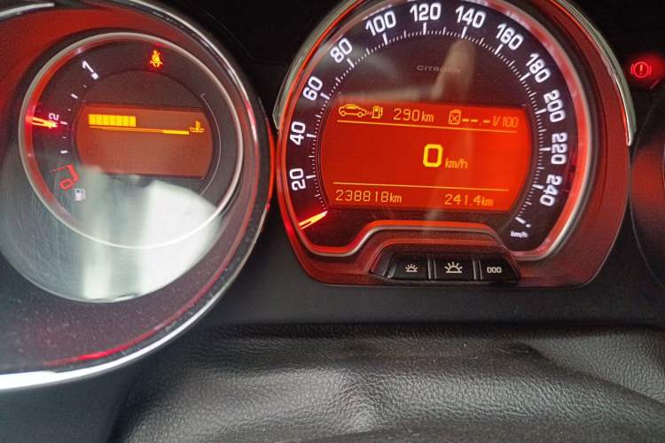 Used Citroen C5 2011 2.3L Automatic Zunyu Version Odometer Close Up