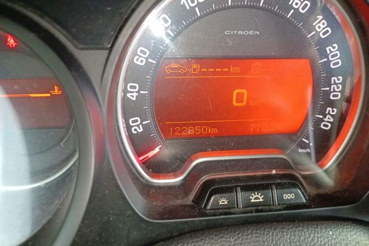 Used Citroen C5 2011 Dongfang Zhilü 2.3L Automatic Luxury Model Odometer Close Up