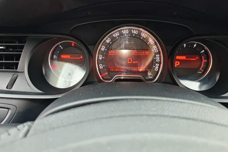 Used Citroen C5 2011 Dongfang Zhilü 2.3L Automatic Luxury Model Odometer Close Up