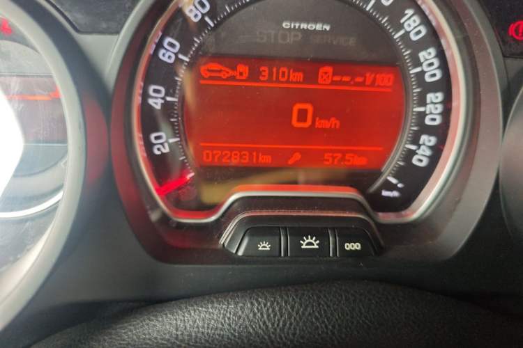 Used Citroen C5 2011 2.0L Automatic Comfort Edition Odometer Close Up