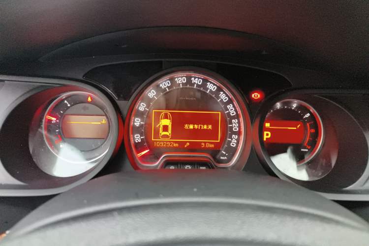 Used Citroen C5 2011 Dongfang Zhilü 2.3L Zunya Model Odometer Close Up