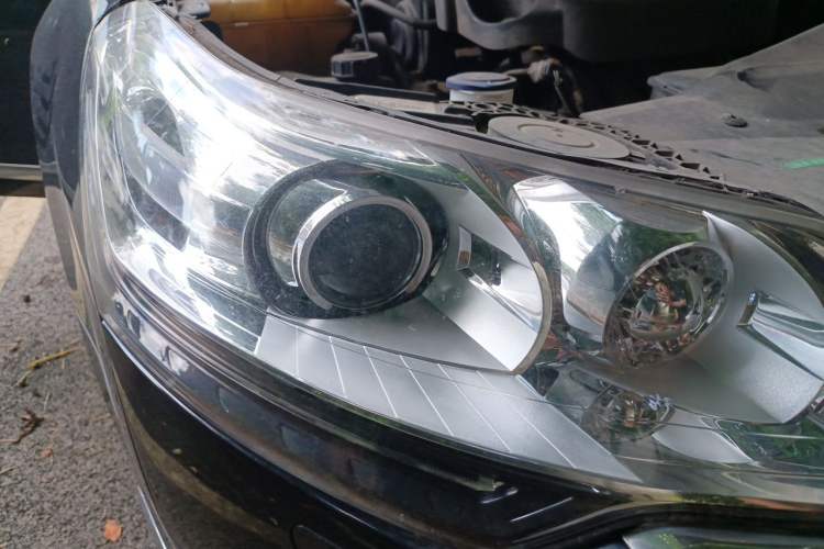 Used Citroen C5 2011 Dongfang Zhilü 2.3L Automatic Luxury Model Right Front Headlight