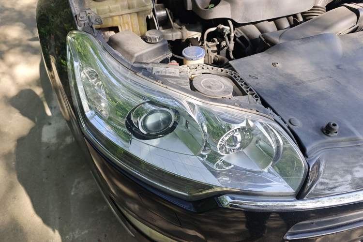 Used Citroen C5 2011 Dongfang Zhilü 2.3L Automatic Zunyu Model Right Front Headlight