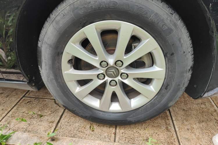 Used Citroen C5 2011 2.0L Manual Comfort Edition Right Front Wheel Hub