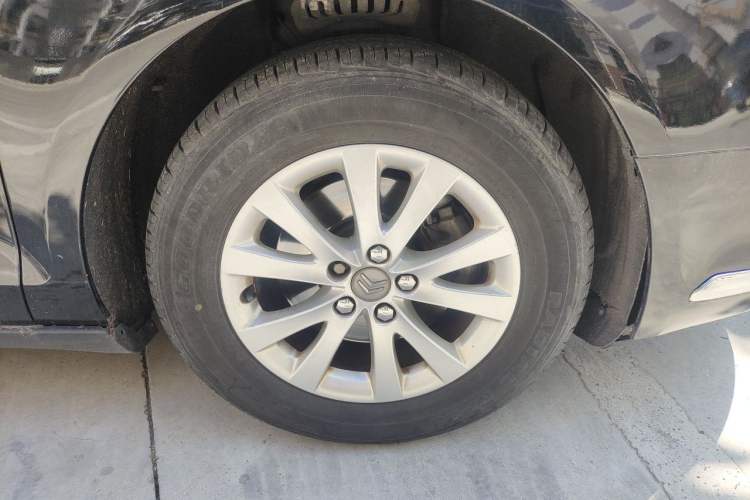 Used Citroen C5 2011 2.0L Automatic Comfort Edition Right Front Wheel Hub