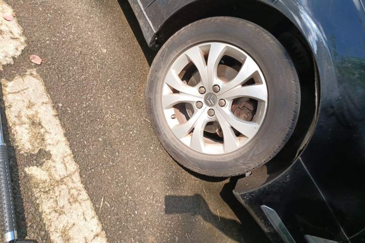 Used Citroen C5 2011 Dongfang Zhilü 2.3L Automatic Luxury Model Right Front Wheel Hub