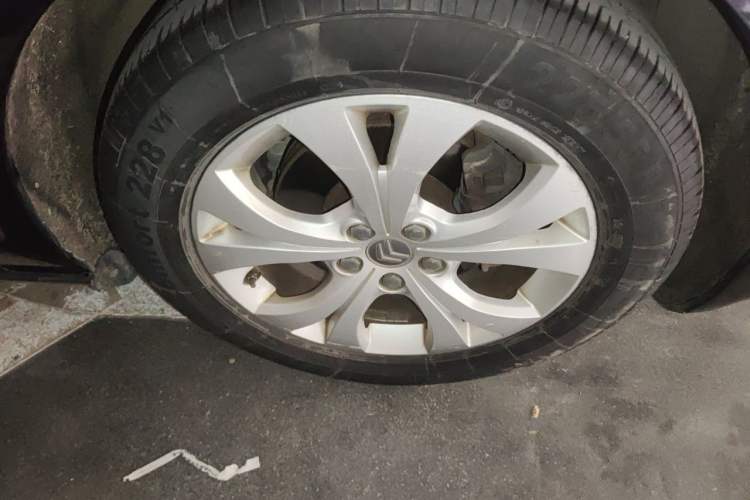 Used Citroen C5 2011 2.3L Automatic Prestige Edition Right Front Wheel Hub