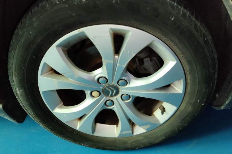 Used Citroen C5 2011 2.3L Automatic Zunyu Version Right Front Wheel Hub