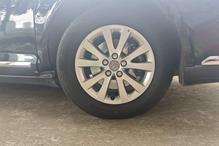 Used Citroen C5 2011 2.0L Automatic Comfort Edition Right Front Wheel Hub