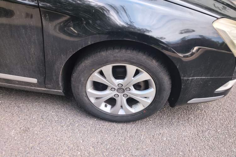 Used Citroen C5 2011 2.3L Automatic Luxury Version Right Front Wheel Hub