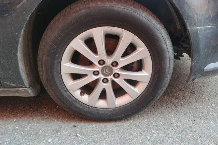 Used Citroen C5 2011 2.0L Automatic Comfort Edition Right Front Wheel Hub