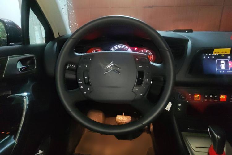 Used Citroen C5 2011 Dongfang Zhilü 3.0L Automatic Flagship Model Steering Wheel