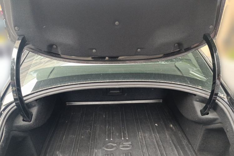 Used Citroen C5 2011 2.3L Automatic Zunyu Version Trunk