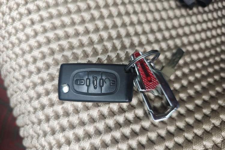 Used Citroen C5 2011 2.0L Automatic Comfort Edition Vehicle Key