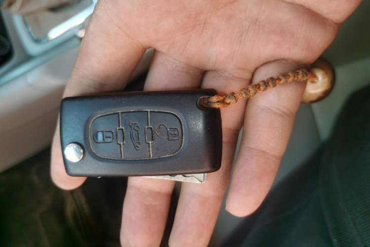 Used Citroen C5 2011 2.0L Automatic Comfort Edition Vehicle Key