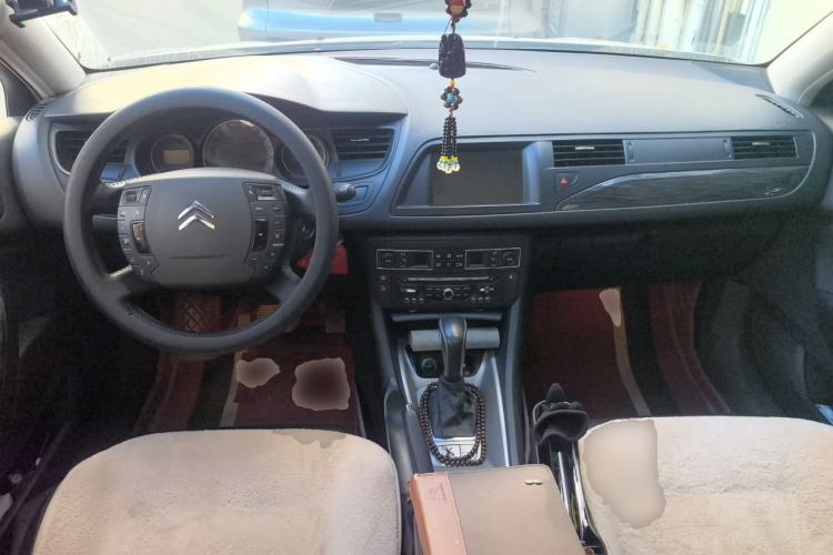 Used Citroen C5 2011 Dongfang Zhilü 2.3L Automatic Luxury Model Center Console