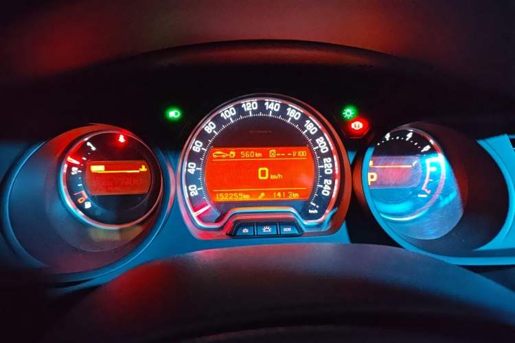 Used Citroen C5 2011 2.3L Automatic Zunyu Version Instrument Cluster