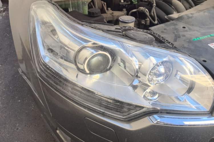 Used Citroen C5 2011 Dongfang Zhilü 2.3L Automatic Luxury Model Right Front Headlight