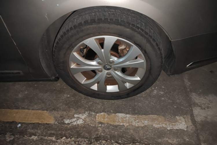 Used Citroen C5 2011 2.3L Automatic Zunyu Version Right Front Wheel Hub