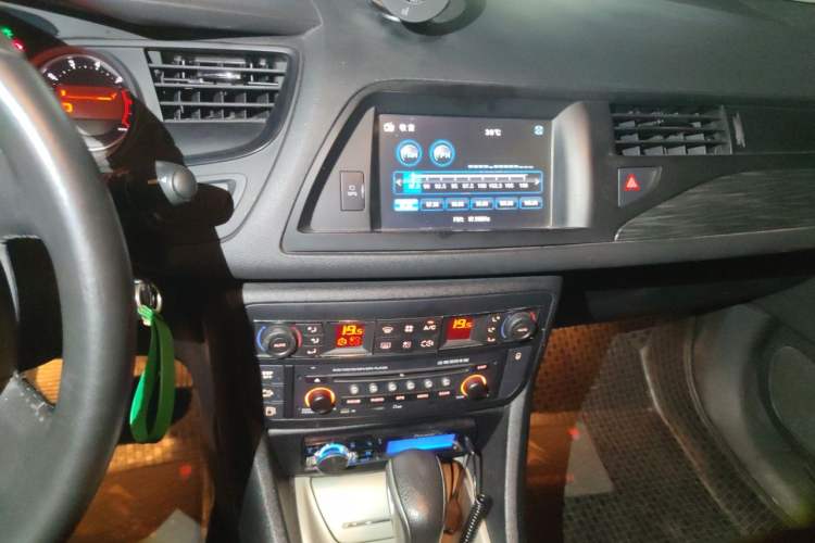 Used Citroen C5 2011 2.3L Automatic Zunyu Version Audio And AC Panel