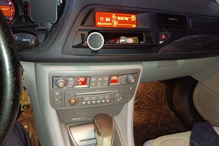 Used Citroen C5 2011 2.3L Automatic Zunya Edition Audio And AC Panel