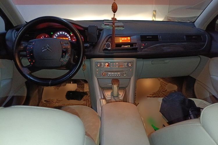 Used Citroen C5 2011 2.3L Automatic Zunya Edition Center Console