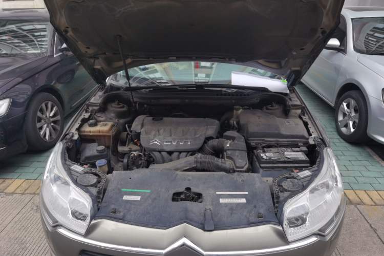 Used Citroen C5 2011 2.0L Manual Comfort Edition Engine Bay