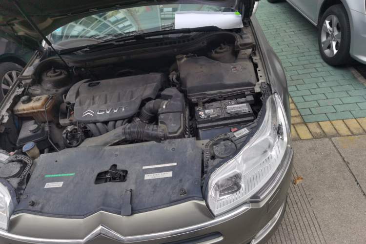 Used Citroen C5 2011 2.0L Manual Comfort Edition Engine Bay Left
