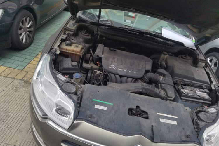 Used Citroen C5 2011 2.0L Manual Comfort Edition Engine Bay Right