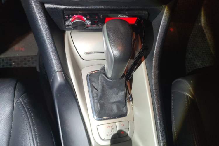 Used Citroen C5 2011 2.3L Automatic Zunyu Version Gear Lever