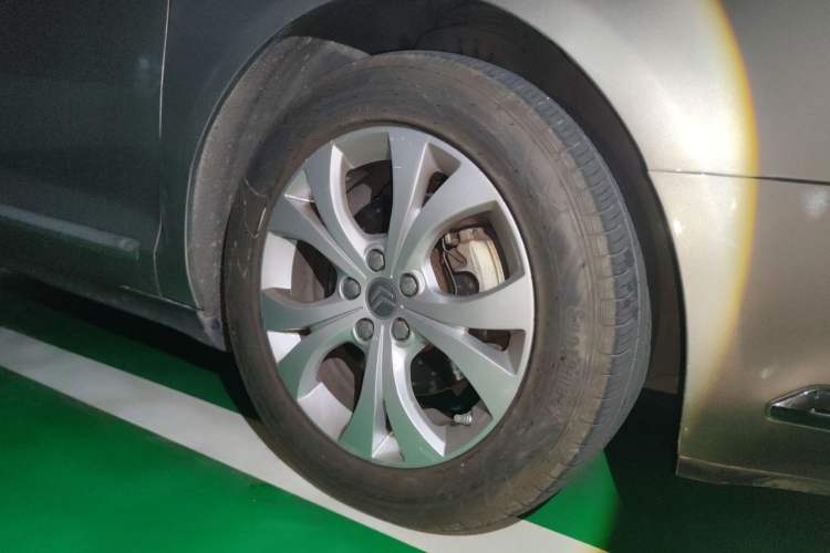 Used Citroen C5 2011 2.3L Automatic Zunyu Version Right Front Wheel Hub