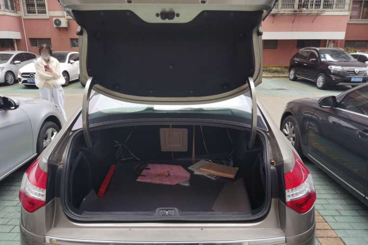 Used Citroen C5 2011 2.0L Manual Comfort Edition Trunk