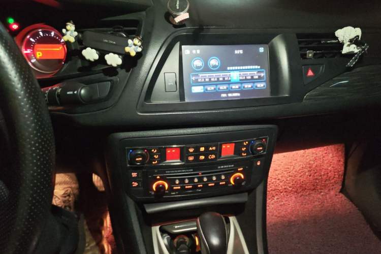 Used Citroen C5 2011 Dongfang Zhilü 2.3L Automatic Luxury Model Audio And AC Panel