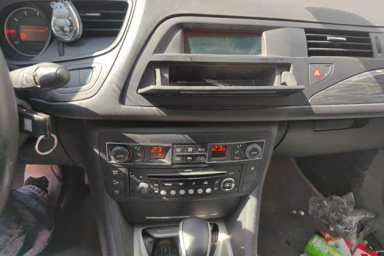 Used Citroen C5 2011 2.3L Automatic Zunyu Version Audio And AC Panel
