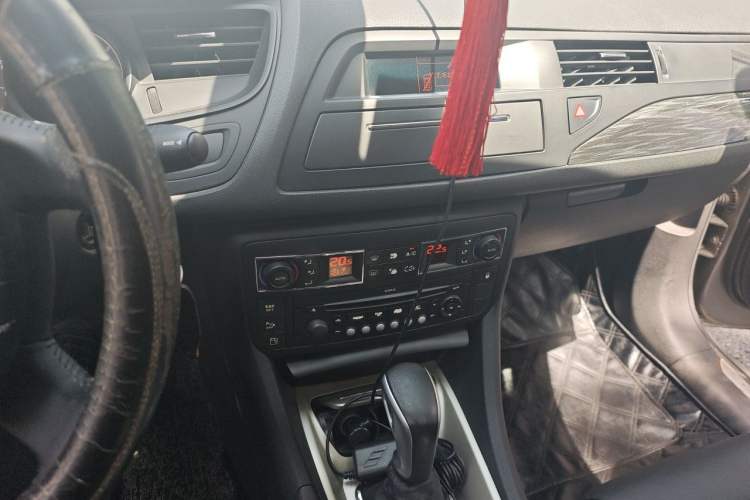 Used Citroen C5 2011 2.3L Automatic Zunyu Version Audio And AC Panel