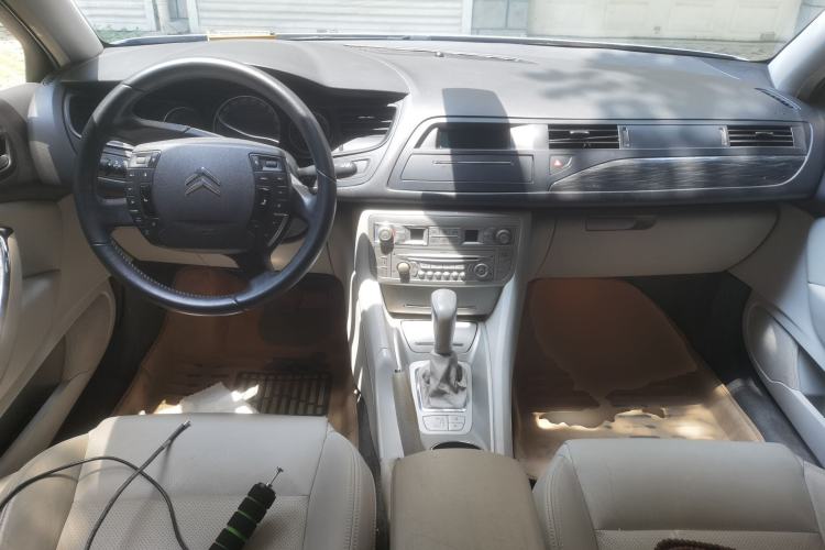 Used Citroen C5 2011 2.3L Automatic Zunyu Version Center Console