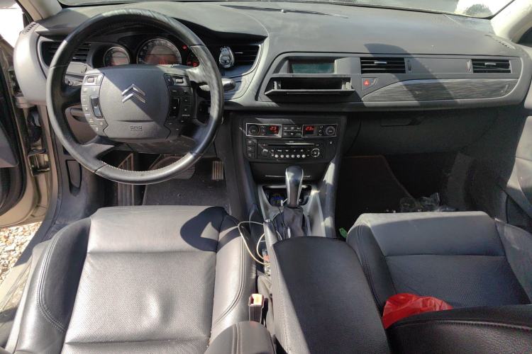 Used Citroen C5 2011 2.3L Automatic Zunyu Version Center Console