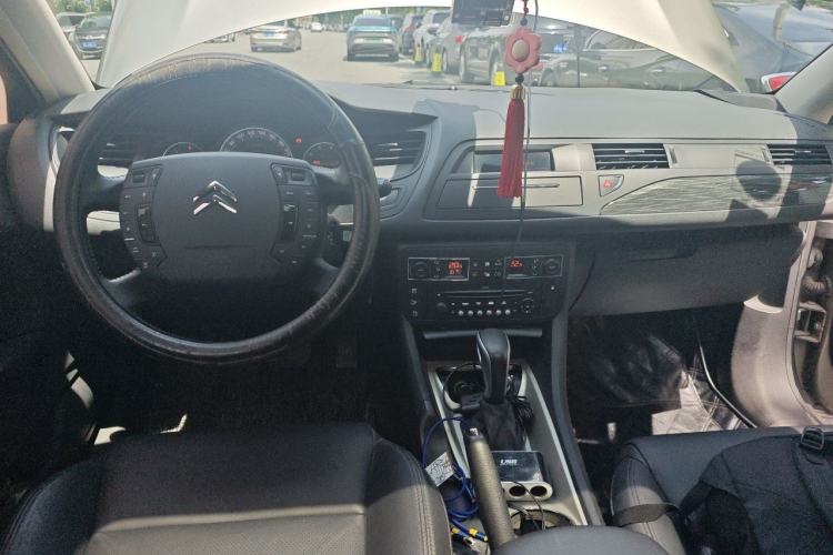 Used Citroen C5 2011 2.3L Automatic Zunyu Version Center Console
