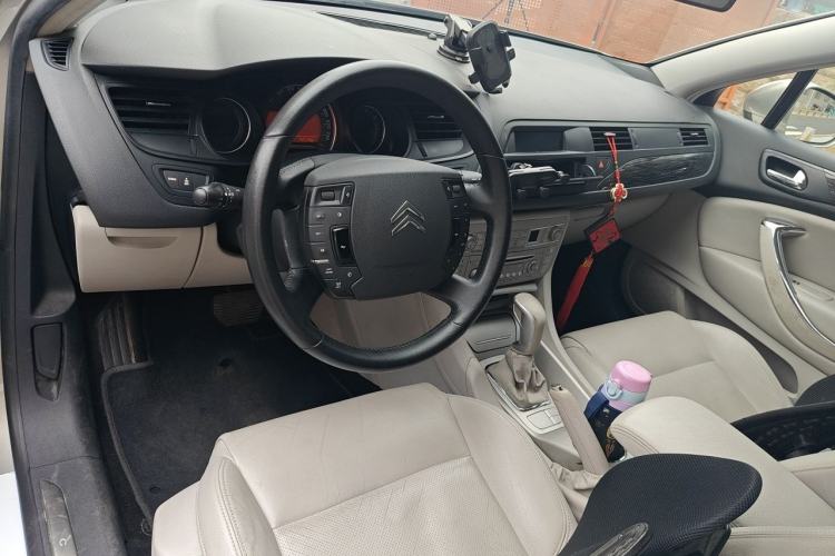 Used Citroen C5 2011 2.3L Automatic Zunyu Version Center Console