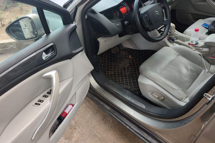 Used Citroen C5 2011 Dongfang Zhilü 2.3L Automatic Zunyu Model Driver Seat