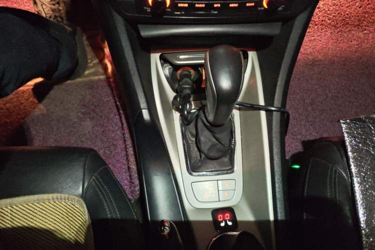 Used Citroen C5 2011 Dongfang Zhilü 2.3L Automatic Luxury Model Gear Lever