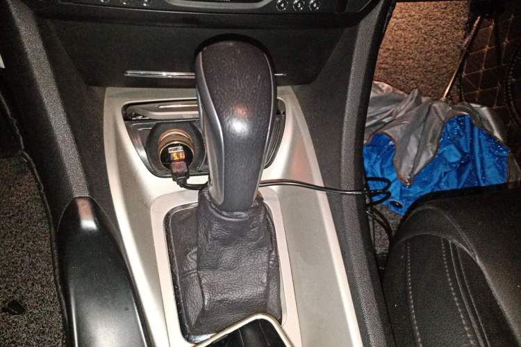 Used Citroen C5 2011 Dongfang Zhilü 2.3L Automatic Luxury Model Gear Lever
