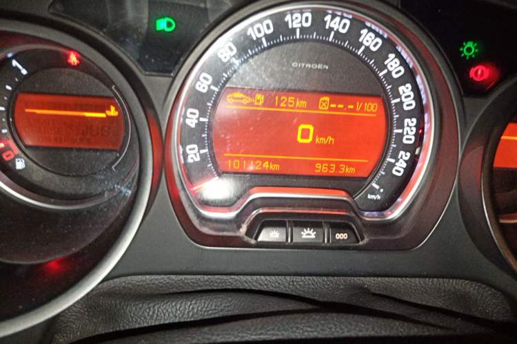 Used Citroen C5 2011 Dongfang Zhilü 2.3L Automatic Luxury Model Odometer Close Up