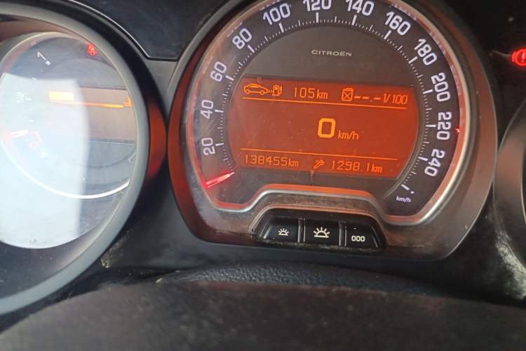 Used Citroen C5 2011 Dongfang Zhilü 2.3L Automatic Luxury Model Odometer Close Up
