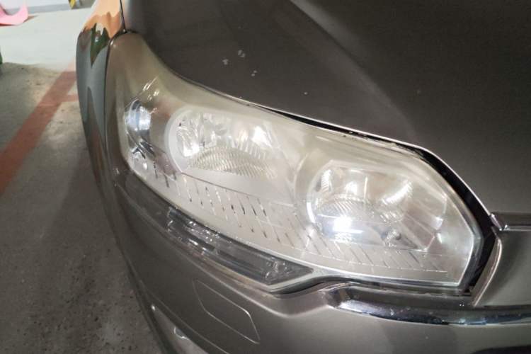 Used Citroen C5 2011 Dongfang Zhilü 2.3L Automatic Luxury Model Right Front Headlight