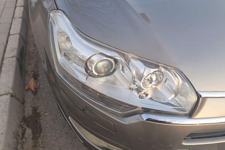 Used Citroen C5 2011 Dongfang Zhilü 2.3L Automatic Luxury Model Right Front Headlight