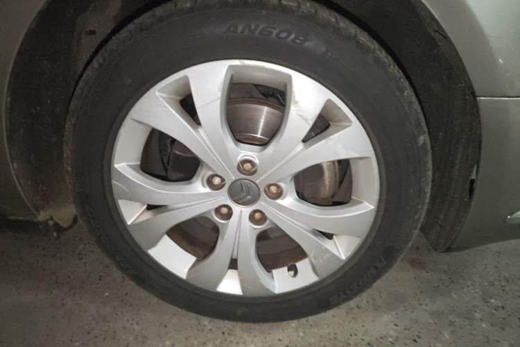 Used Citroen C5 2011 Dongfang Zhilü 2.3L Automatic Luxury Model Right Front Wheel Hub