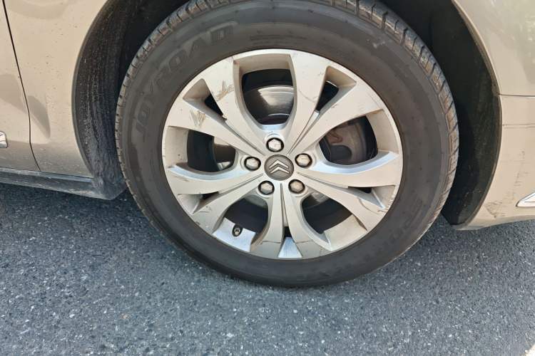Used Citroen C5 2011 2.3L Automatic Prestige Edition Right Front Wheel Hub